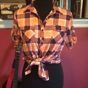 Short sleeve plaid button up